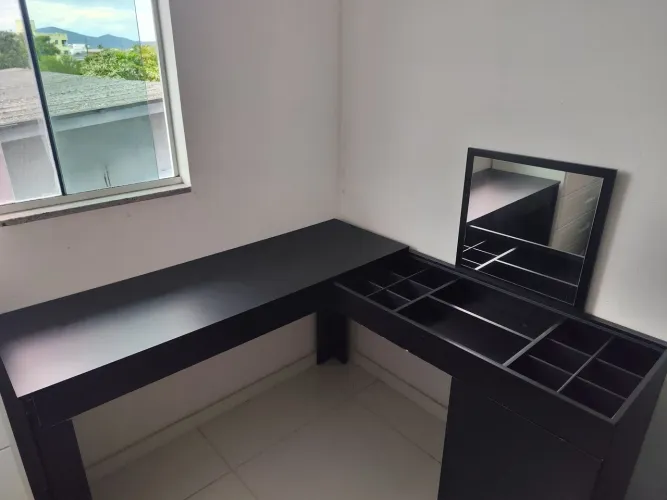 Penteadeira com escrivaninha em L