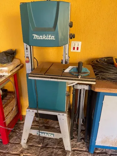 Serra Fita de Bancada Móvel 900W 110V MAKITA-LB1200F