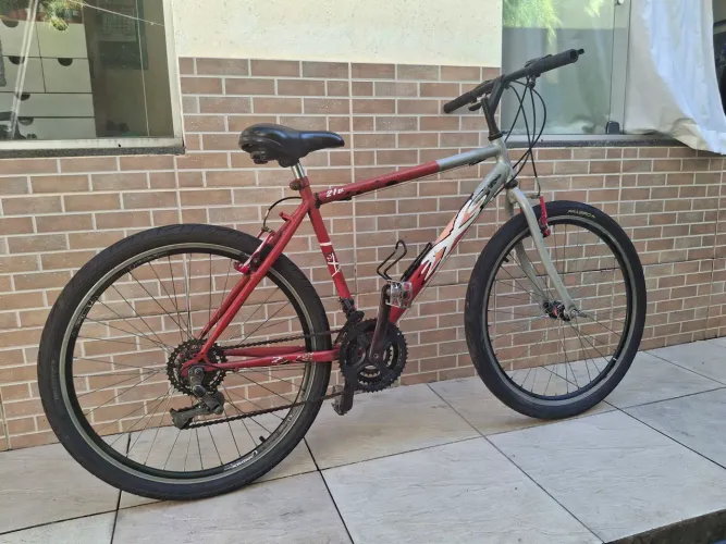 BICICLETA ARO 26 COM 21 MACHAS