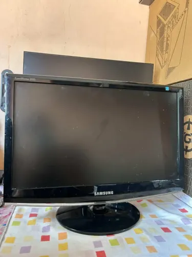 Monitor Samsung - DVI e VGA - Preço pra sair hoje
