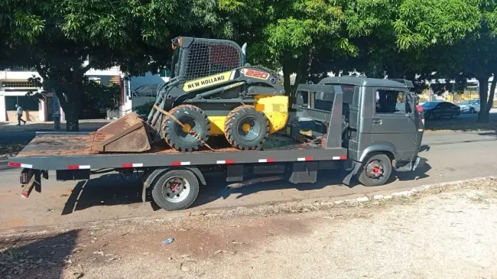 MINI CARREGADEIRA NEW HOLLAND L220 Ano 2016