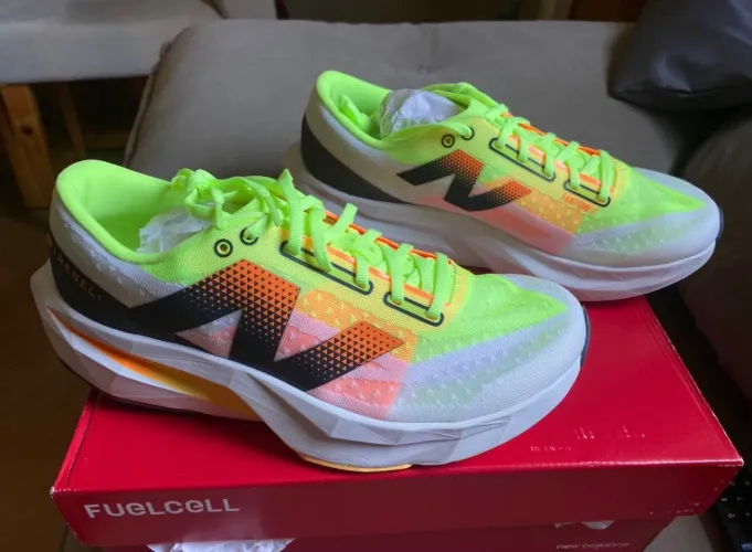 New Balance Rebel V4