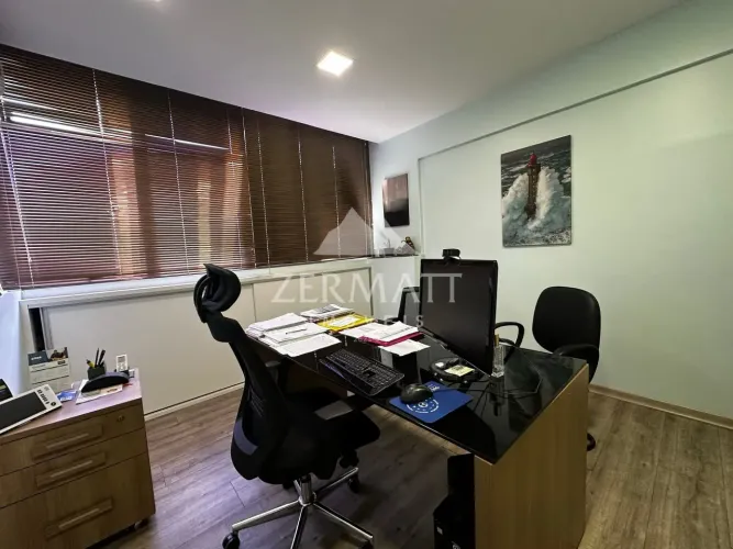 Sala/escritório para venda e locação no Centro de Blumenau, SC - Ed. Brasília