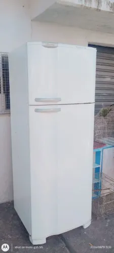 Vendo essa geladeira funcionando perfeitamente.