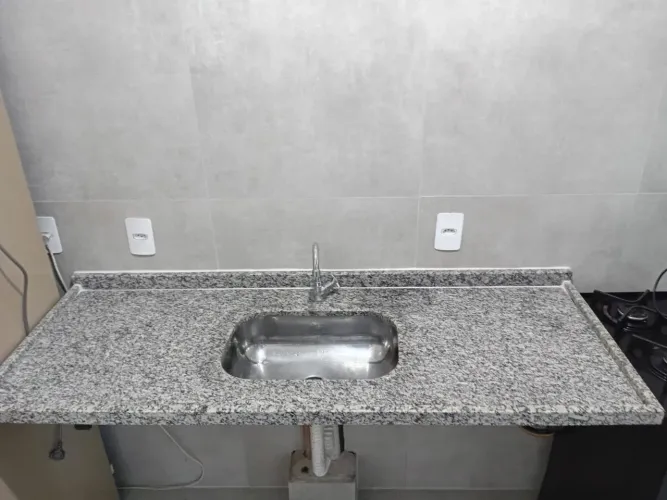 Vendo lavatorios e pia novos