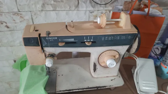 VENDO MÁQUINA COSTURA SINGER 875 FAZ ATÉ 31 PONTOS