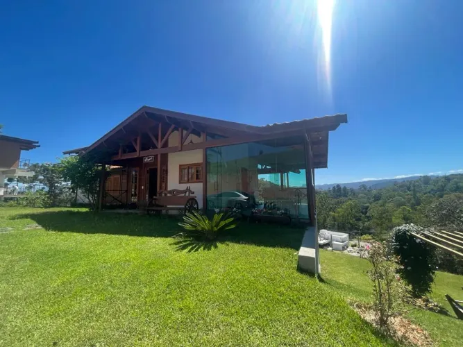 Casa de condomínio para aluguel e venda tem 276 metros quadrados com 3 quartos
