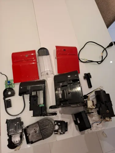 Máquina nespresso inissia vermelha
