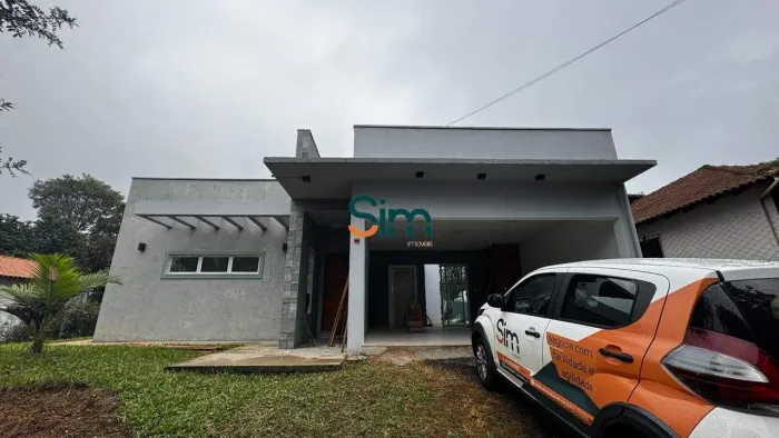 Casa para Aluguel no Bairro Universitário (Chapecó/SC) | 3 Quartos (1 Suíte) e Piscina