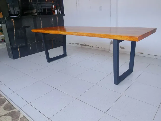 Mesa rústica de bacuri