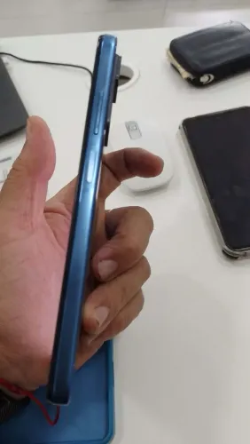 Celular semi-novo