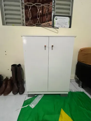 Cômoda pequena