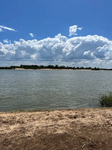 Chácara no Rio Araguaia ( caseara TO )