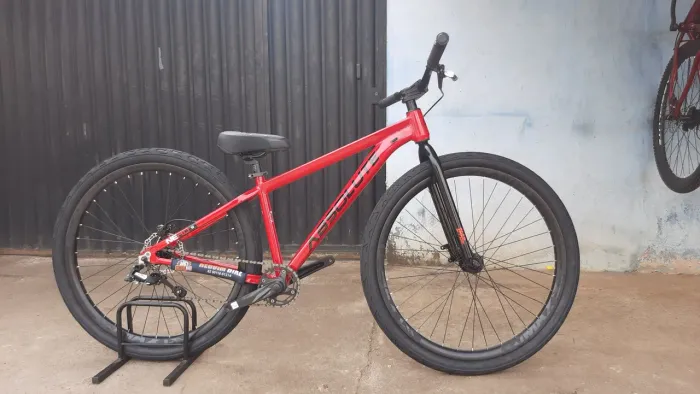 Bicicleta absolute Nero 5 freeride aro 29 vermelha, vmaxx e kenda flame