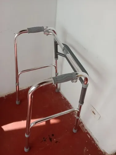 Andador NOVO dobrável