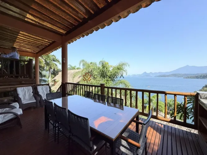Casa Exclusiva com Vista Panorâmica para o Mar em Angra dos Reis/RJ