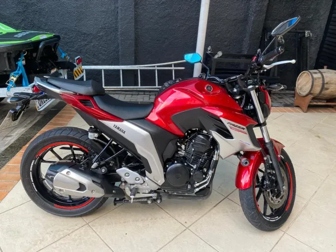 Yamaha Fazer 250 ABS Vermelha - Impecável, Moto de Garagem