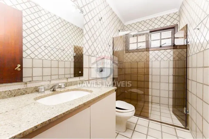 Sobrado à venda em Pinhais | 245 m² | 4 Quartos, sendo 1 banheiro | 4 Vagas de garagemm, s