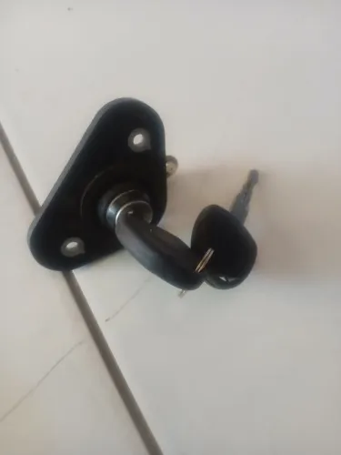 Fechadura porta malas.corsa e meriva.e outros