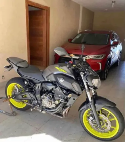 Moto muito conservada, forte, confortável e com visual impecável ?
