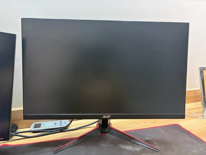 Monitor Gamer Acer 165hz VG240y FHD (tela trincada)