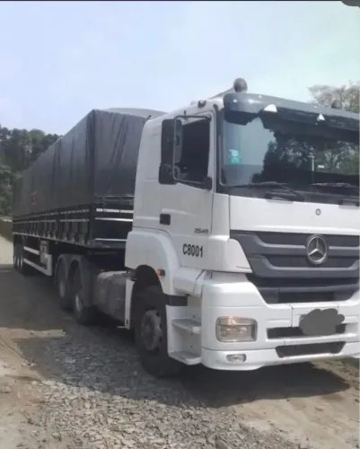 Cavalo 6x2 com carreta graneleiro 