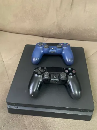 Ps4 com dois controles e todos os cabos 