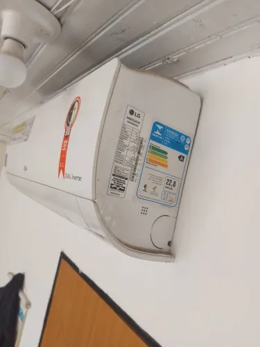 ar condicionado 12.000BTUs, INVERTER...127w seminovo! Preço: R$3.000,00.