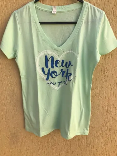 T-shirt Verde Feminina Com Estampa De Coração New York