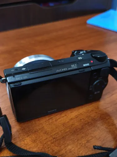 Sony Nex 5R com lente do kit