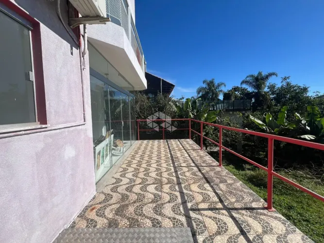CASA COM 3 QUARTOS E 2 SUÍTES NO CACUPÉ FLORIANÓPOLIS