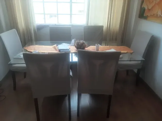 Mesa 6 cadeiras, com tampo de vidro madeira maciça