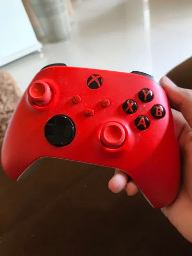 Controle Xbox séries S/X vermelho/defeito analógico s/tampa de pilhas 
