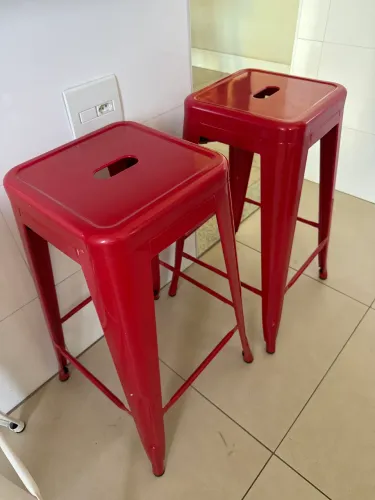 Kit 2 Banquetas Industriais Tolix Vermelhas em Aço