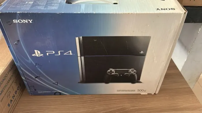 Playstation 4 500gb com Goldhen