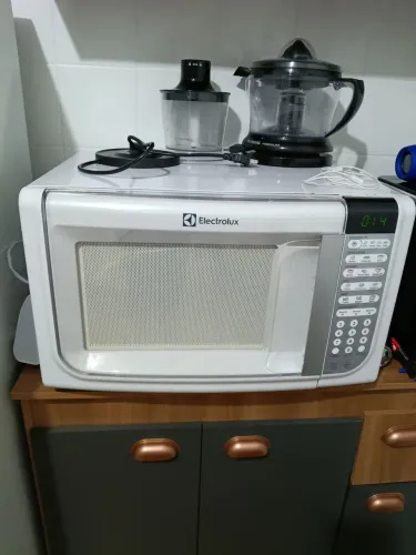 Microondas Eletrolux 34 LTS novíssimo