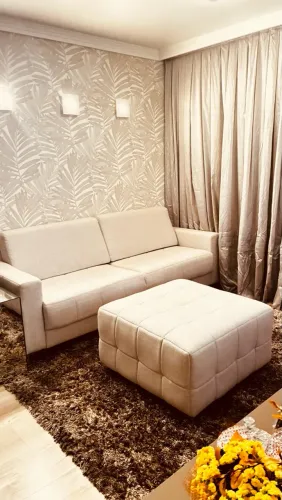 3 lugares, 2:25m, e puff 80x80cm, tecido linho, seminovo, OPORTUNIDADE