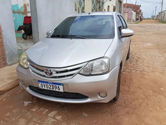 Toyota Etios XLS Sedan 1.5 Flex 16V 4P Mec. 2014
