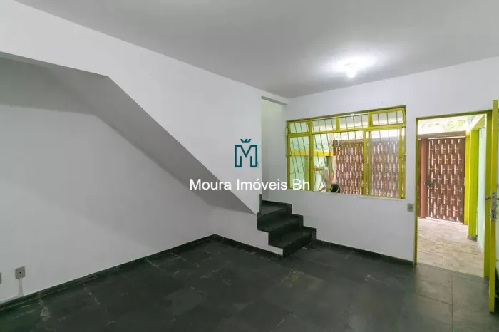 Casa à venda com 2 quartos e 1 vaga no Bairro Vila Cloris