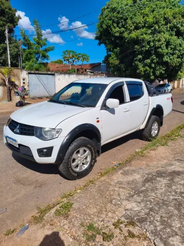 Mitsubishi L200 Triton GL 3.2 CD TB Int. Dies. Mec. 2016