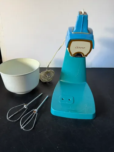 Batedeira Arno azul retrô para decoração