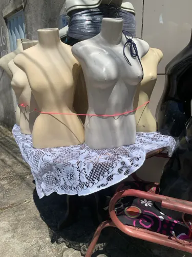 Vendo 11 manequins busto mais 18 tipo cabide para biquíni e 2 busto tipo cabide