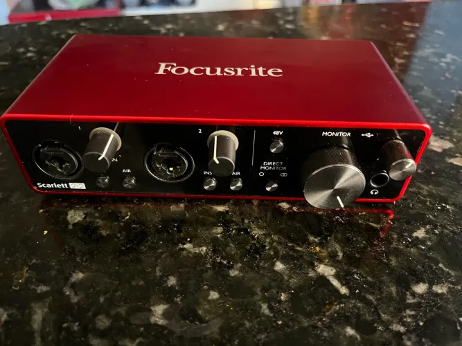 Interface de áudio Focusrite Scarlett 2i2 3° geração