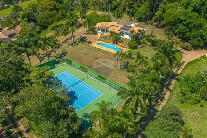 RE/MAX Casanova aluga chácara paradisíaca e privativa em Vinhedo