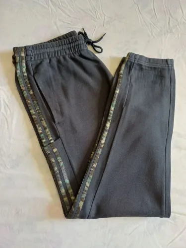 Calça moleton Adidas preta, tam G