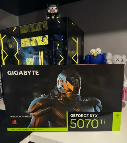Placa de vídeo RTX 5070 ti 16GB Gigabyte - NOVA 