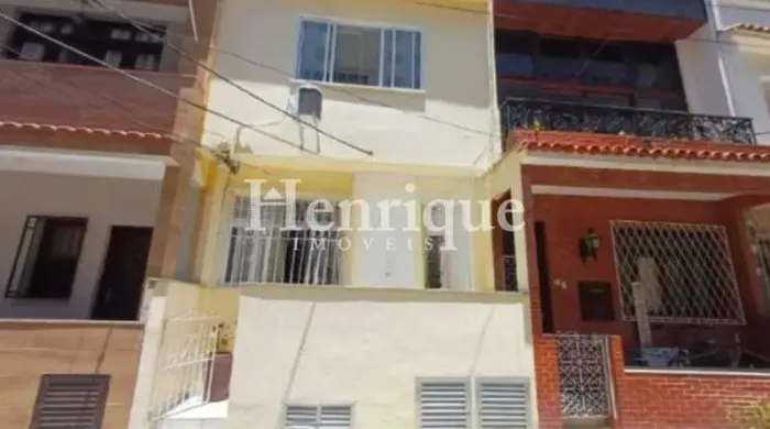 Casa de Vila : Linear / Residencial / Glória