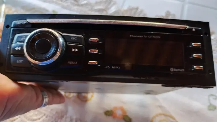 SOM DA MARCA PIONEER COM BLUETOOTH RETIRADO DO AIRCROSS 