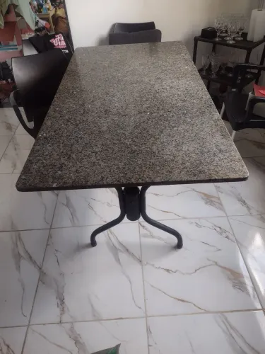 Tampo de mesa, granito, medidas 1.50x 80, valor 400