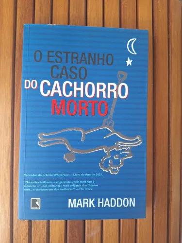 Livro O Estranho Caso do Cachorro Morto - Mark Haddon <br>Livro em perfeito estado.